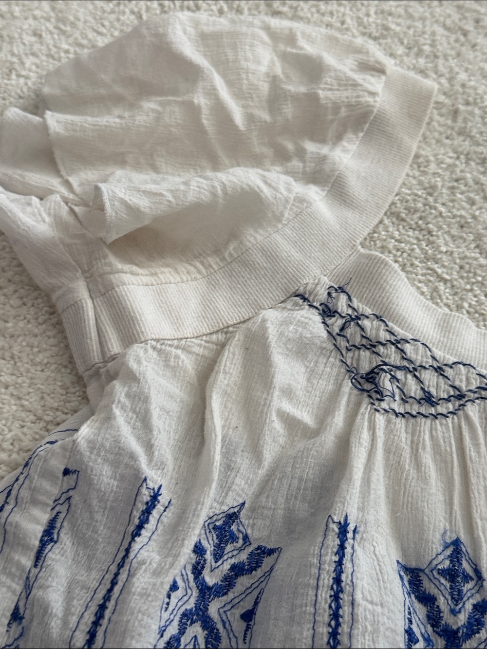 ❌SOLD❌ Free People White Peasant Top with Blue Embroidery - Picture 2 of 7